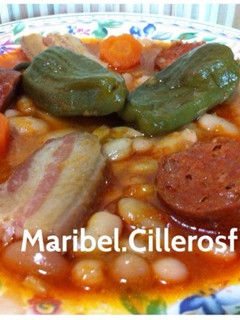 Una foto de Judías blancas con chorizo y papada