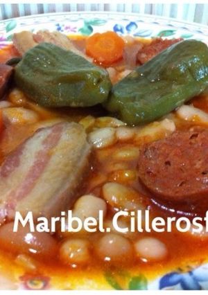 Una foto de Judías blancas con chorizo y papada