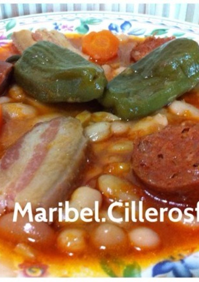 Una foto de Judías blancas con chorizo y papada
