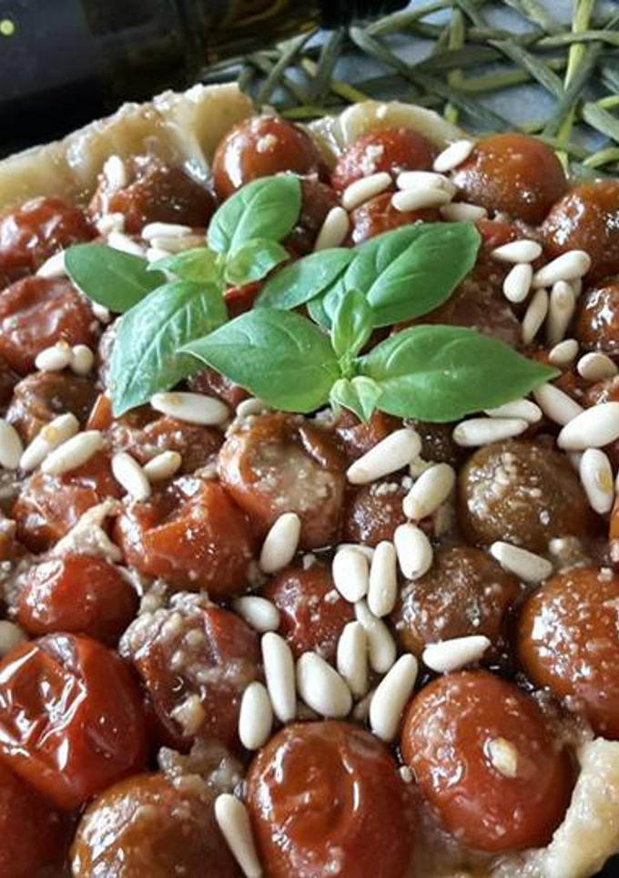 Una foto de Tatín de tomates cherrys y queso de cabra en GME, F y G y tradicional