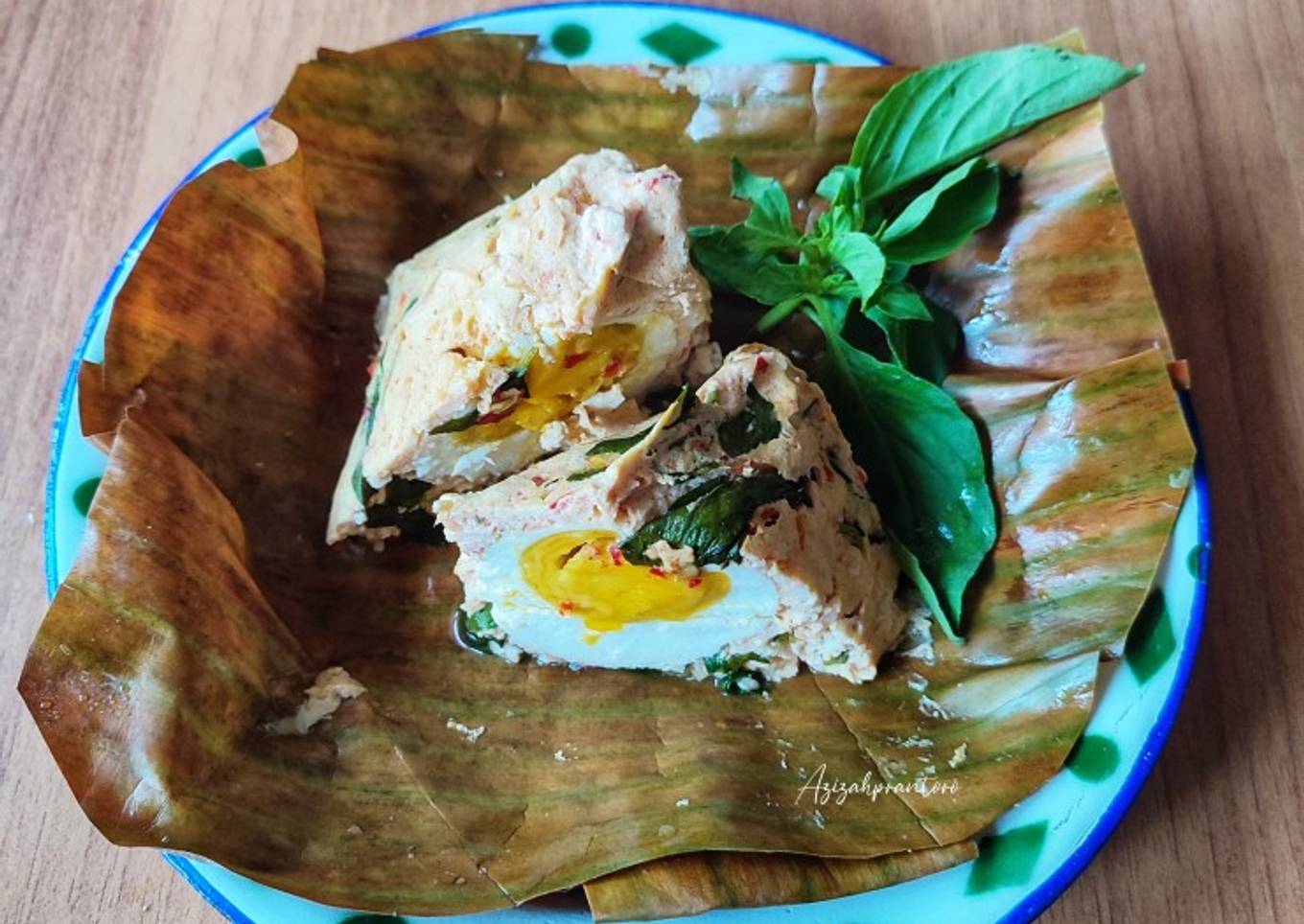 Pepes tahu kemangi telur asin