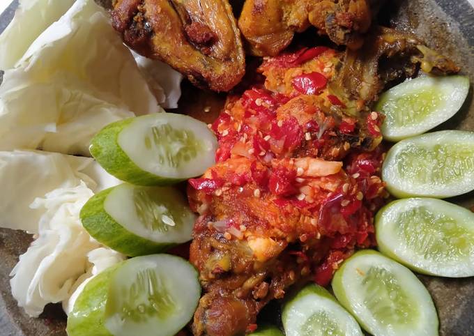 Ayam goreng sambel bawang