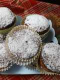Muffins navideños de melocotones