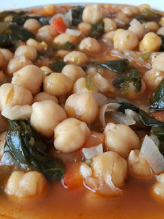 Una foto de Garbanzos con espinacas