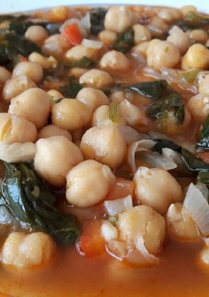 Una foto de Garbanzos con espinacas
