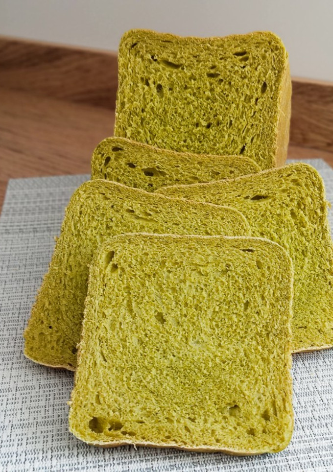 Una foto de Pan de molde con espinacas en estuche