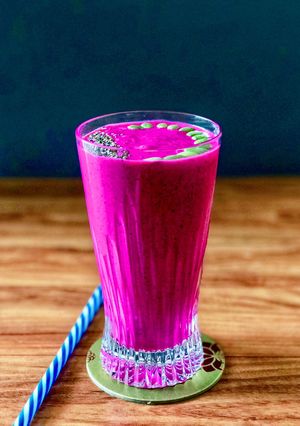 A picture of Sugar free dragon fruit banana smoothie.