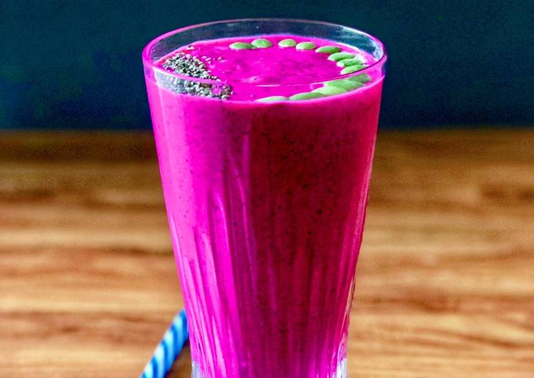 Sugar free dragon fruit banana smoothie