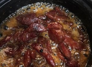 Hình của món LẠP XƯỞNG TƯƠI KHO Bạn đã ăn thử chưa hơi bị hao cơm đó nha😋.