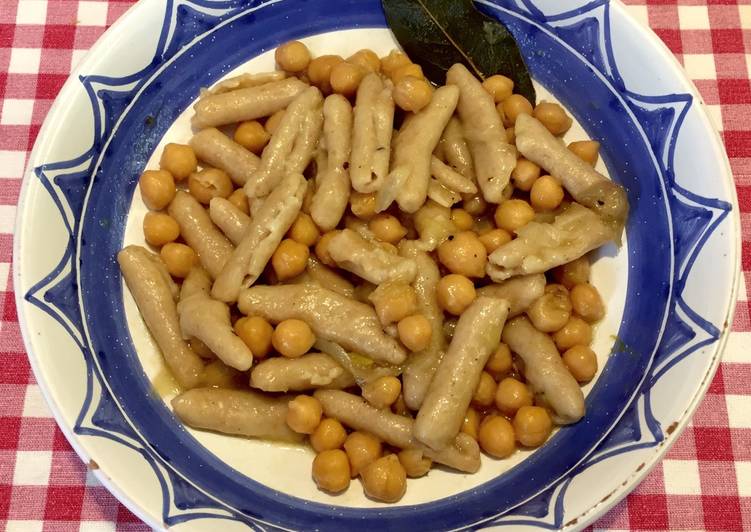 Cavatelli a tre dita con i ceci