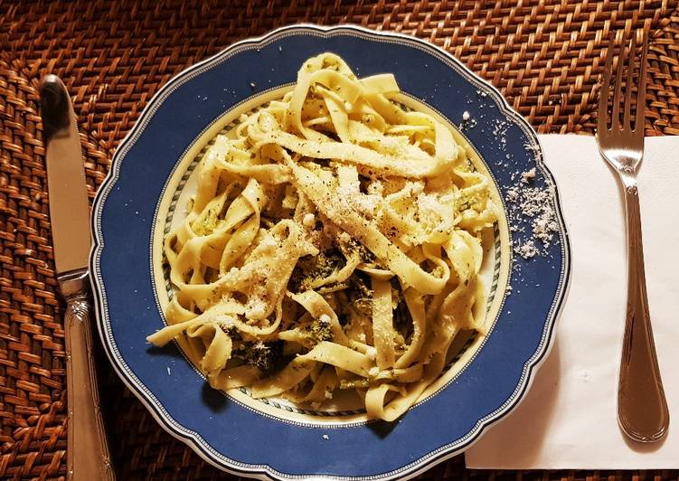 Fresh pasta Tagliatelle from scratch