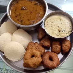 A picture of Black urad daal vada.