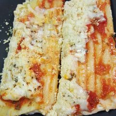 A picture of Manicotti .