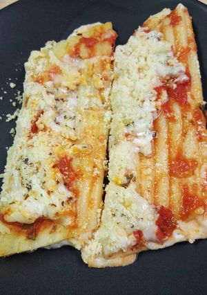 A picture of Manicotti .