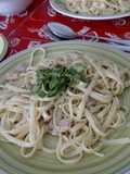 Fettuccini con salsa Alfredo y jamón