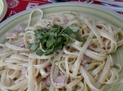 Una foto de pasta fettuccine
