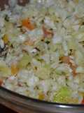 Ensalada fresca de col o repollo blanco