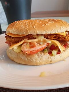Chicken burger ropogós hússal recept fotója