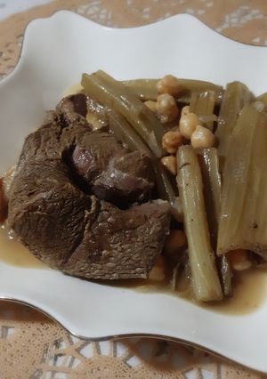 Une photo de Tajine de cardon a la viande d'agneau 🍴