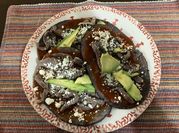Una foto de bistec cerveza