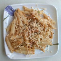 Cheesy pasta A picture of Cheesy pasta.
