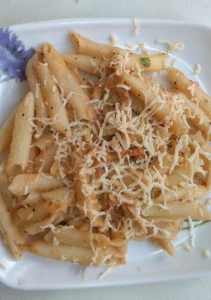 A picture of Cheesy pasta.
