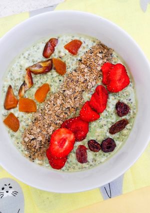 รูปของ Overnight yoghurt oatmeal ผงต้นอ่อนข้าวบาร์เล่ย์ อาหารเช้าคลีน