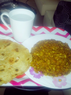 A picture of Chapati &porridge beans.