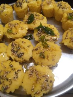 ખમણ(Khaman Recipe in Gujarati) રેસીપી મુખ્ય ફોટો