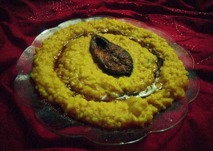 Recipe of Perfect Bengali iLish khichri/ Hilsha Fish Fry with Liquid khichri