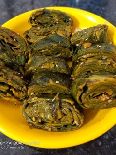 અળવી ના પાત્રા (Arvi Patra Recipe In Gujarati) રેસીપી મુખ્ય ફોટો