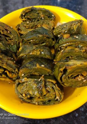 અળવી ના પાત્રા (Arvi Patra Recipe In Gujarati) રેસીપી મુખ્ય ફોટો