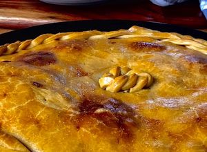 Una foto de Empanada de bacalao con masa casera