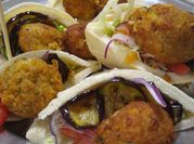 Una foto de falafel sin harina