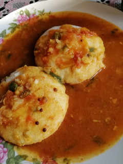 રવા ઈડલી (Rava Idli Recipe in Gujarati) રેસીપી મુખ્ય ફોટો
