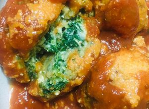 Una foto de MALFATIS DE 🥬 ESPINACA🥬. ÑOQUIS-GNOCCHIS-MAL HECHOS 🍝👌🥬🤩🎊👏😋🤗🍝
