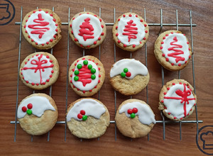 Una foto de Galletas de maicena, con decoración navideña