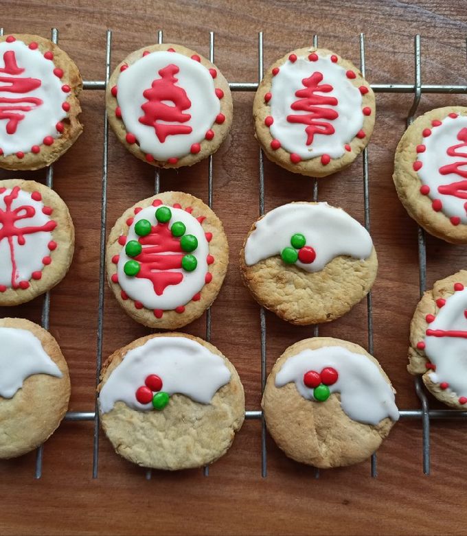 Una foto de Galletas de maicena, con decoración navideña