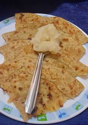A picture of Cashew khoya poli.