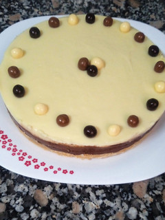 Una foto de Tarta de tres chocolates