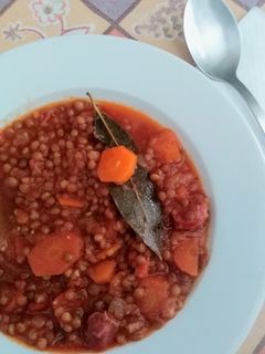 Una foto de Lentejas de verduras y chorizo
