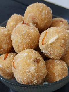 રવા ના લાડુ (Rava Ladoo Recipe In Gujarati) રેસીપી મુખ્ય ફોટો