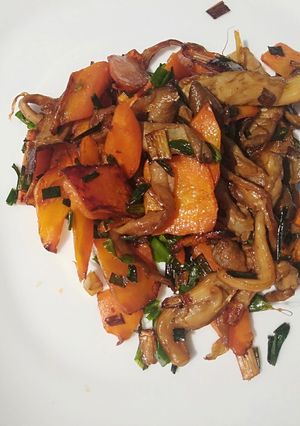 A picture of Oyster mushroom Chinese stir fry.