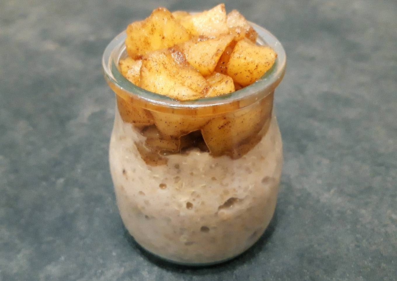 Gachas de avena y quinoa con manzana y canela