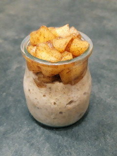 Una foto de Gachas de avena y quinoa con manzana y canela