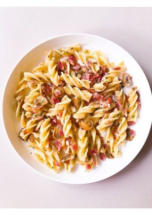 Foto resep Fusilli / Pasta Aglio Olio with Bacon