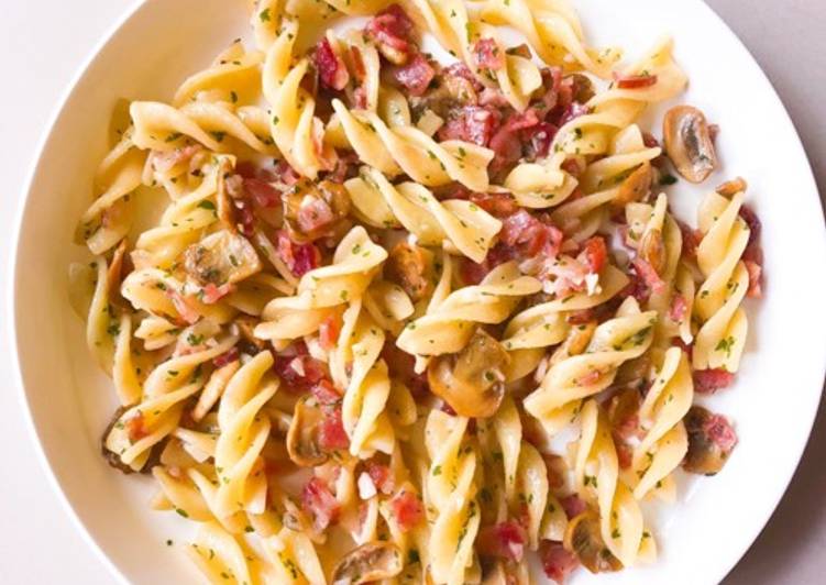 Fusilli / Pasta Aglio Olio with Bacon