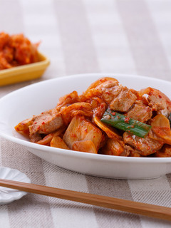 【家樂福廚房】反浪費料理》拜拜豬五花肉炒辣白菜 的食譜成品照片