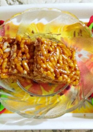 મમરાની ચીક્કી (Mamra Chikki Recipe In Gujarati) રેસીપી મુખ્ય ફોટો