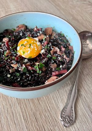 Une photo de Riz nero façon risotto « alla carbonara »